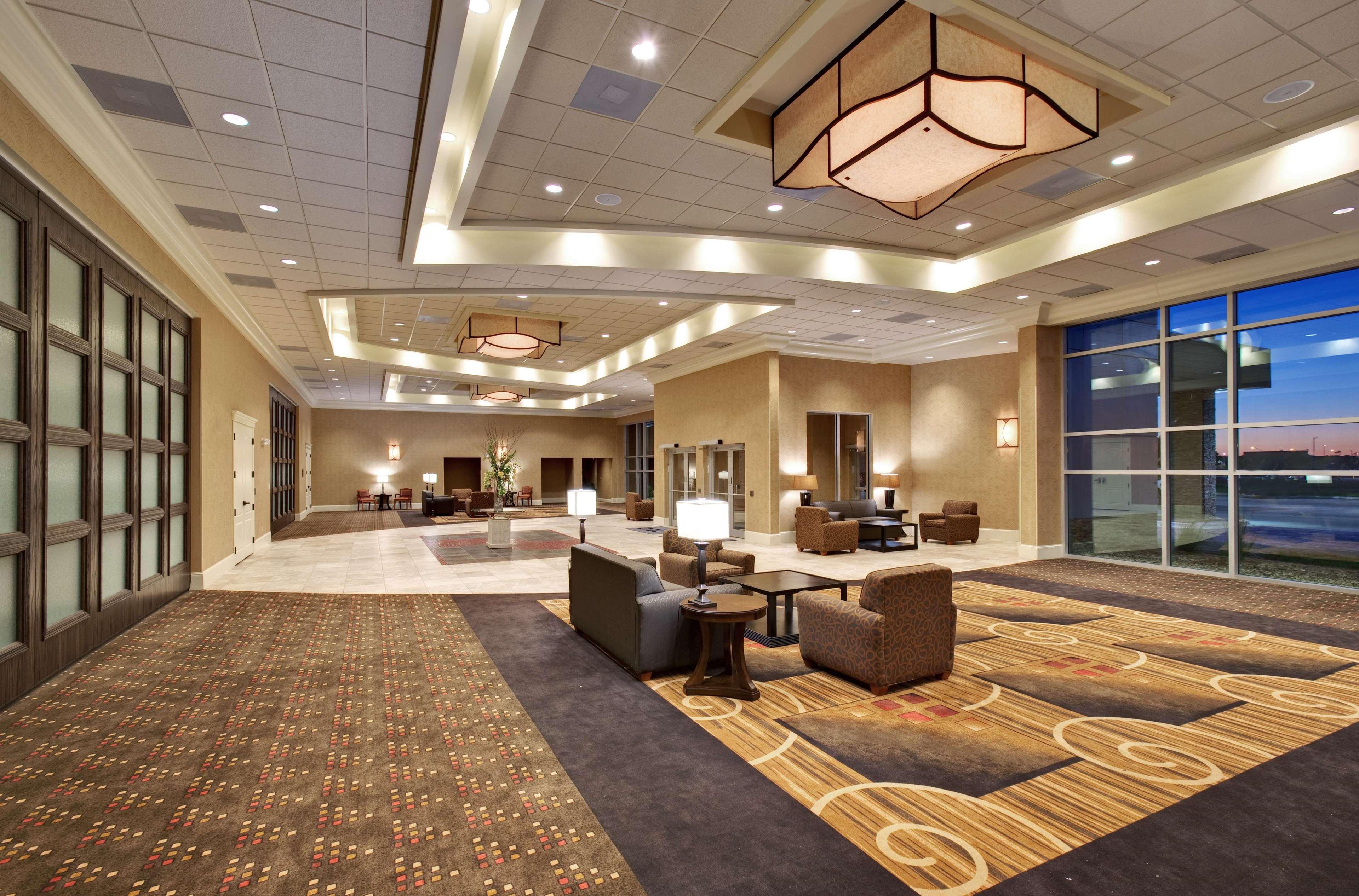 Hampton Inn & Suites Aberdeen Interior photo